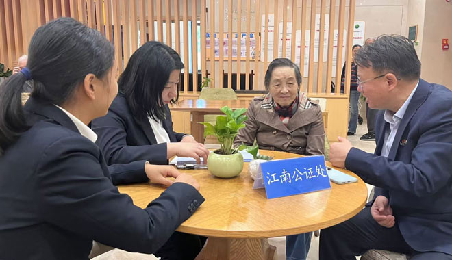 厉害了我的国，东盟第一条雅万高铁落地，印尼总统亲自参观